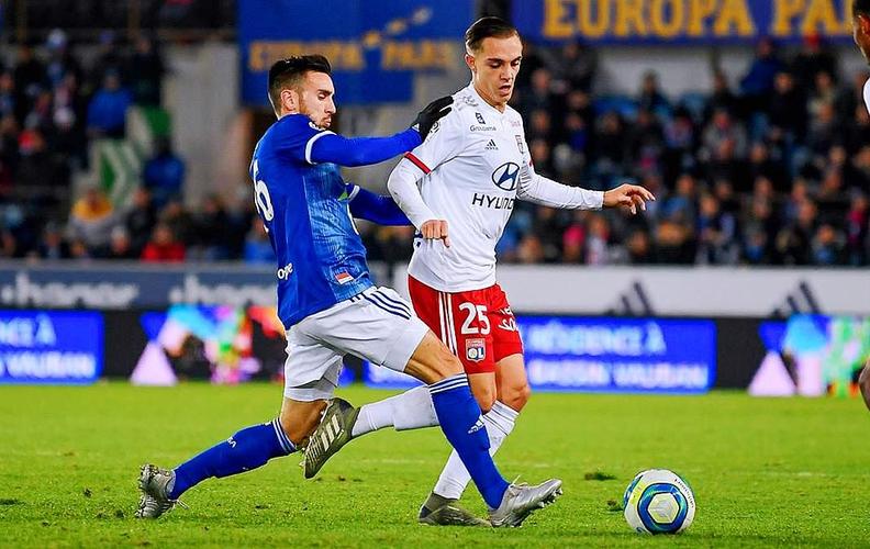 为何亲斯内德？穆帅：斯内德给了我三冠王，那是最棒的一年（穆帅谈为何偏爱斯内德：他助我夺三冠，这是我执教生涯最佳一年）