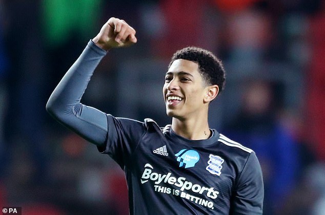 国足官方祝福魏祥鑫：期待以后为中国足球贡献更多力量（国足官方向魏祥鑫送上祝福：期盼其未来为中国足球再立新功）