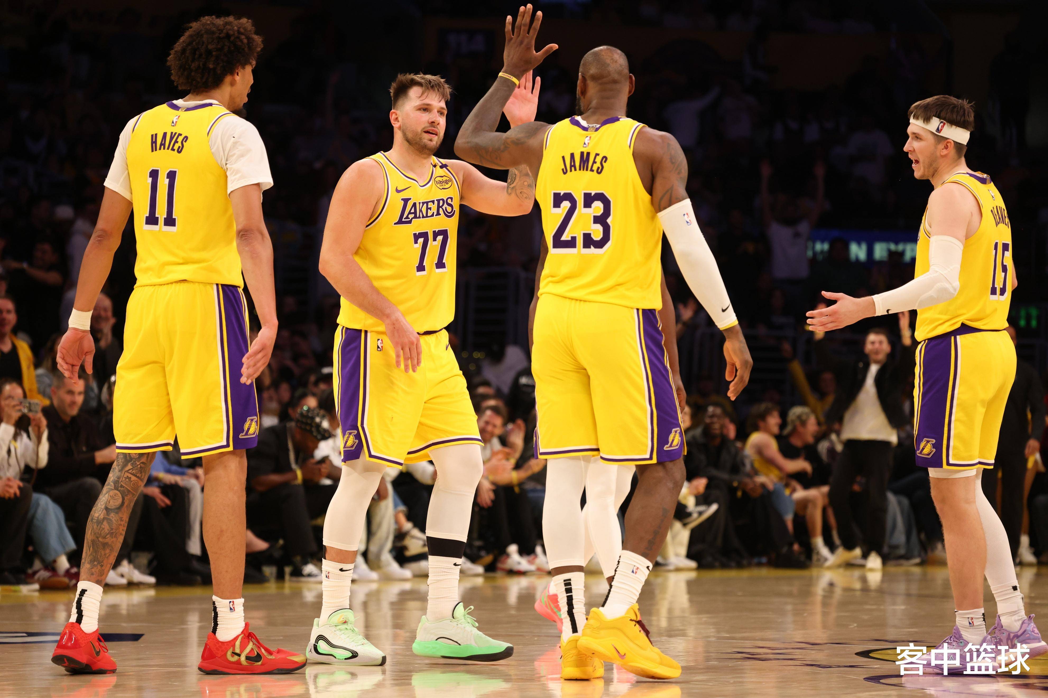 带不动！杰伦·约翰逊近5场场均拿28.0分13.6板10.8助（孤掌难鸣！杰伦·约翰逊近5战场均28.0分13.6板10.8助）