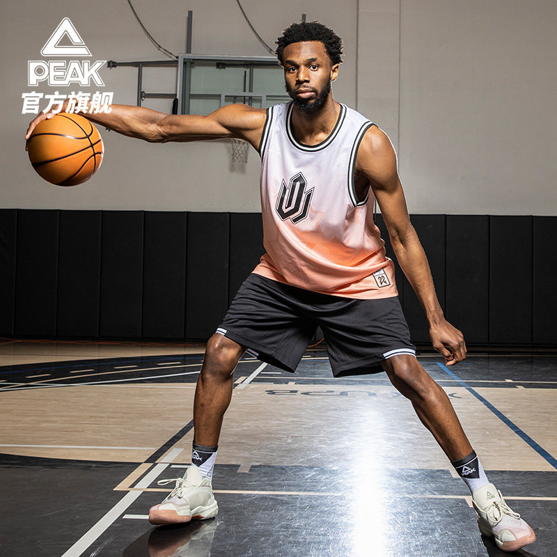 西甲半场：纳瓦罗、N.威廉姆斯建功，毕尔巴鄂2-0莱万特（西甲半场战报：纳瓦罗与N.威廉姆斯破门，毕尔巴鄂暂2-0领先莱万特）