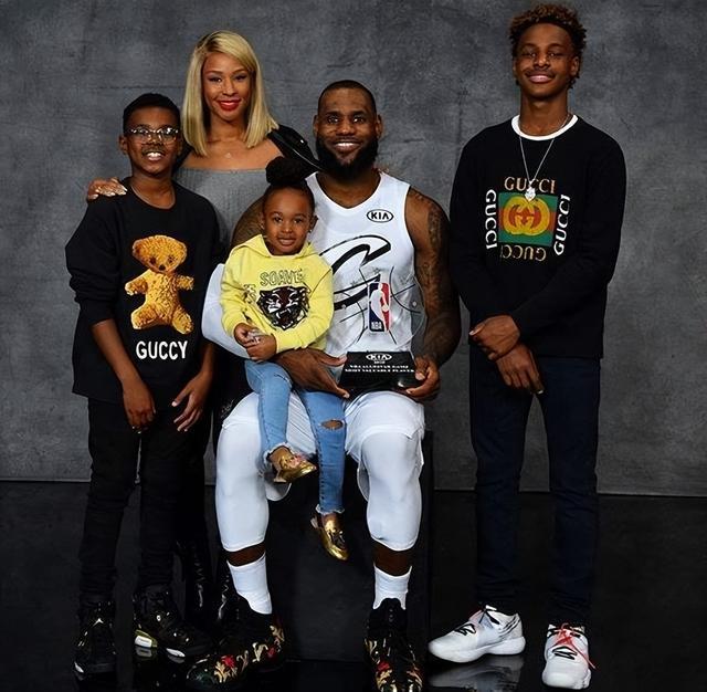 队报盛赞维蒂尼亚：他是巴黎的节拍器和新一代中场的完美代表（《队报》力赞维蒂尼亚：巴黎中场的节拍器，新生代的标杆）