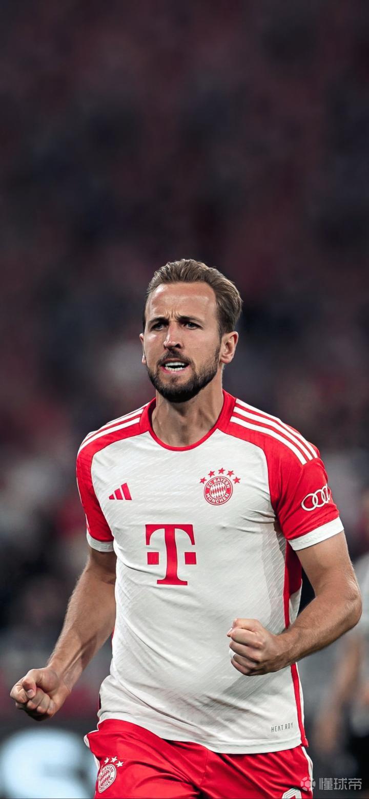 姆巴佩：四球建功刷新皇马进球纪录，坦言与传奇并肩倍感荣幸（姆巴佩大四喜改写皇马进球纪录：与传奇比肩倍感荣幸）