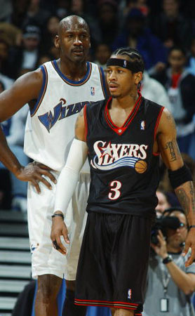 拜仁vs圣保利首发：凯恩领衔！迪亚斯、金玟哉、欧文在列（拜仁对阵圣保利首发公布：凯恩压阵，金玟哉、迪亚斯、欧文先发）