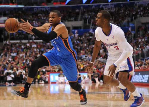 马斯坦托诺受伤后，皇马陷入困局。 ​（马斯坦托诺伤退，皇马陷入困境）