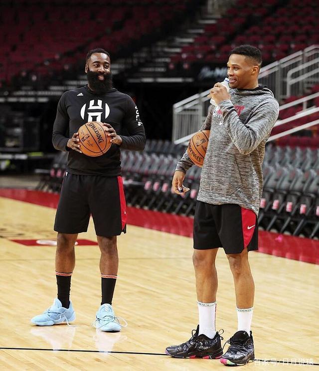 国王杯十六强抽签悬念重重！巴萨皇马将与草根球队上演圣诞大战（国王杯16强抽签悬念丛生：巴萨皇马圣诞迎战草根球队）