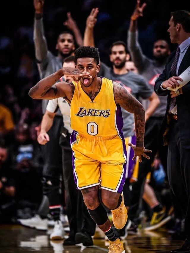 马雷斯卡：埃斯特旺像个旧时代的孩子，他不沉迷于手机和社媒（马雷斯卡：埃斯特旺是个老派的孩子，远离手机与社交媒体）